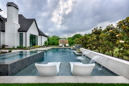 Modern expansive pool environment