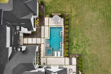 Modern expansive pool environment