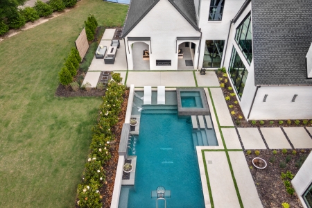 Modern expansive pool environment