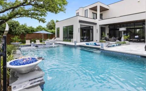 Firepit near an outdoor pool